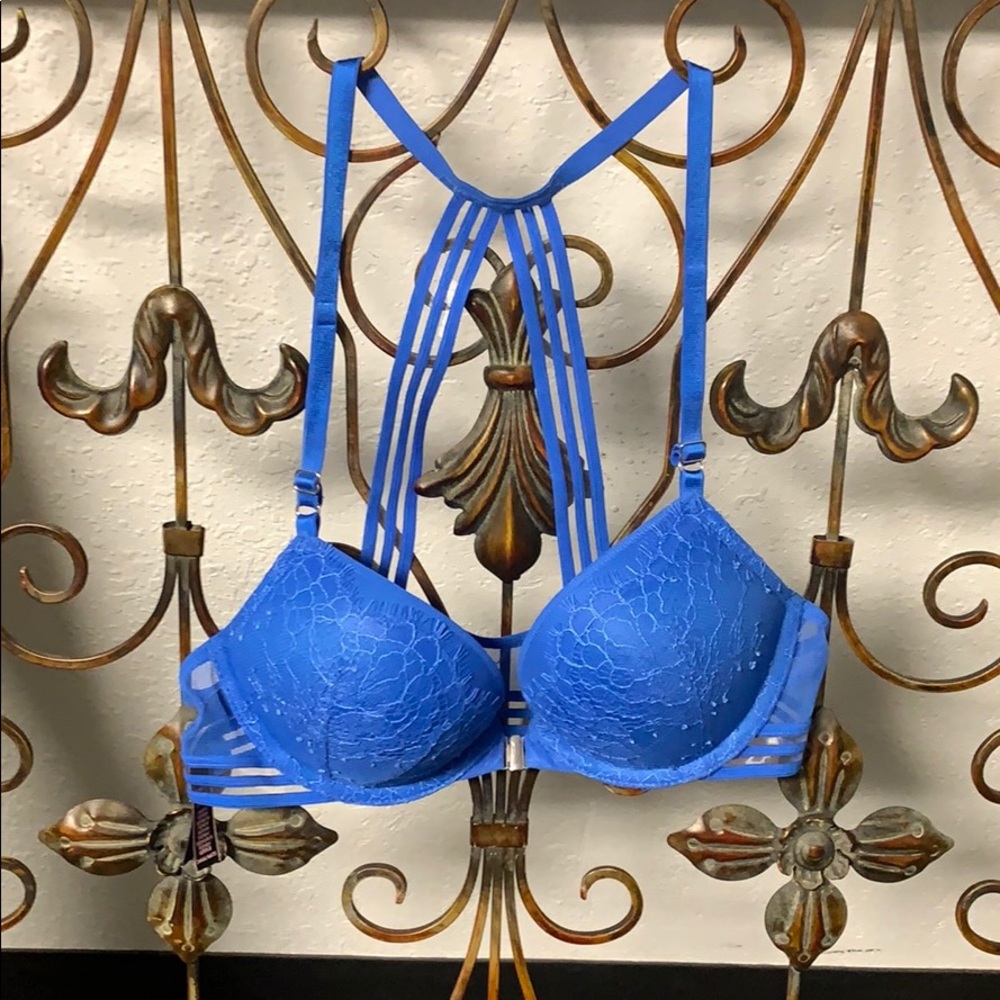 Beautiful Victoria’s Secret bombshell 34AA NWOT